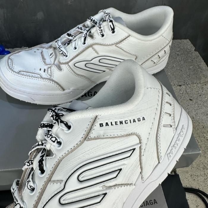 Balenciaga Hamptons Worn Out Low Top Casual Shoes White