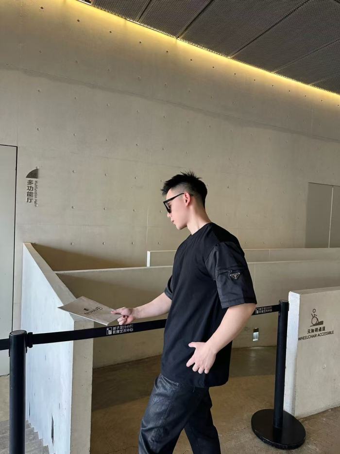  Clothes Prada 20250803-1