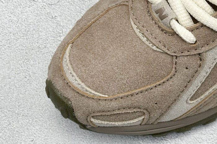 New Balance 204L Mushroom Arid Stone