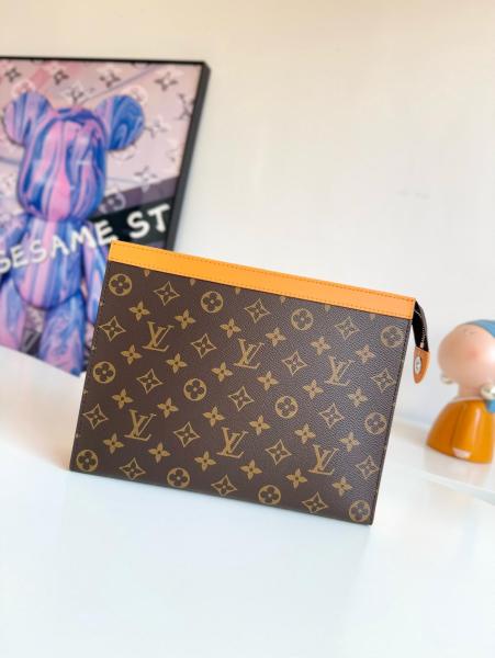 Louis Vuitton Pochette Voyage with logo zipper closure and leather trim, regular size for men, in yellow and brown M12820 size 27*6*21 cm