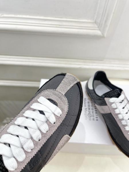 Maison Margiela Sprinters Low top Casual Shoes Dark Green and white