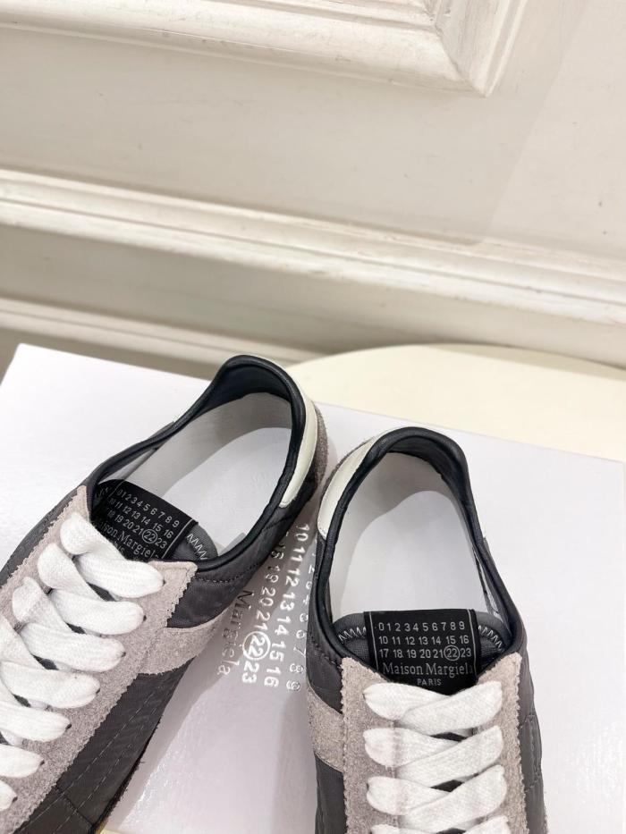 Maison Margiela Sprinters Low top Casual Shoes Dark Green and white