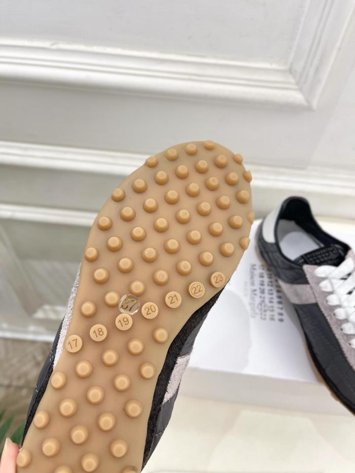 Maison Margiela Sprinters Low top Casual Shoes Dark Green and white