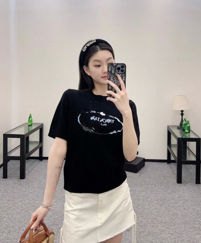  Clothes Prada 20250820-1