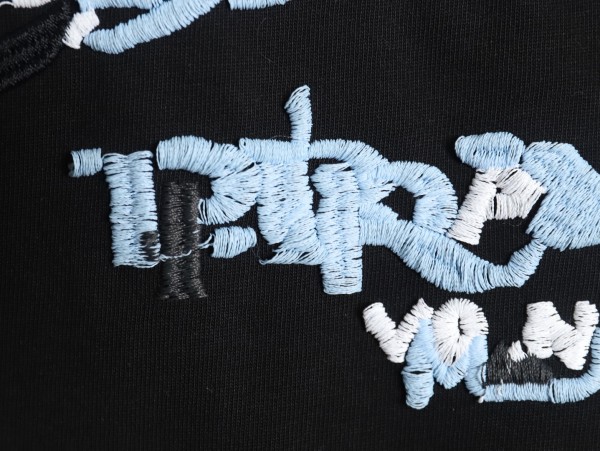  Clothes Prada 20250820-1