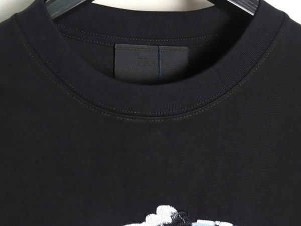  Clothes Prada 20250820-1