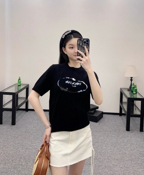  Clothes Prada 20250820-1