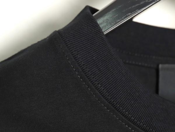  Clothes Prada 20250820-1