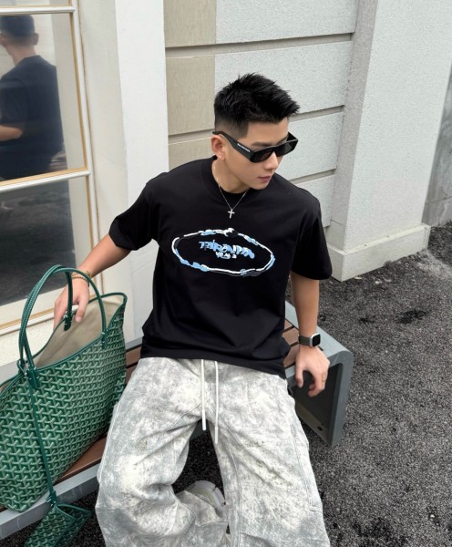  Clothes Prada 20250820-1