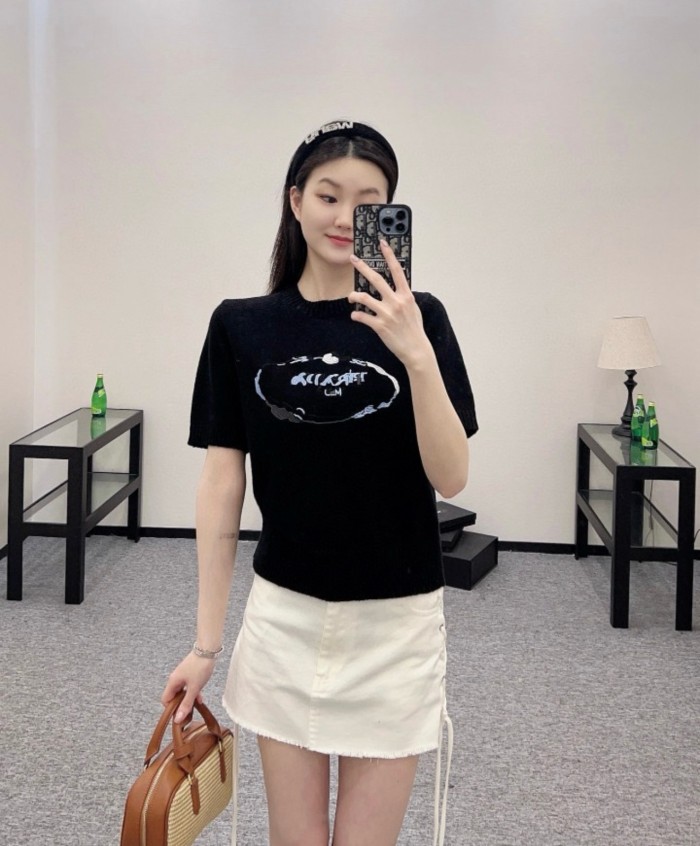  Clothes Prada 20250820-1