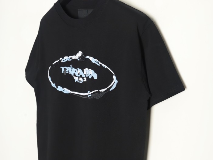  Clothes Prada 20250820-1