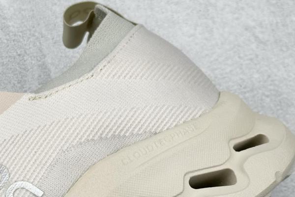 On Running Cloudtilt Loewe Sand