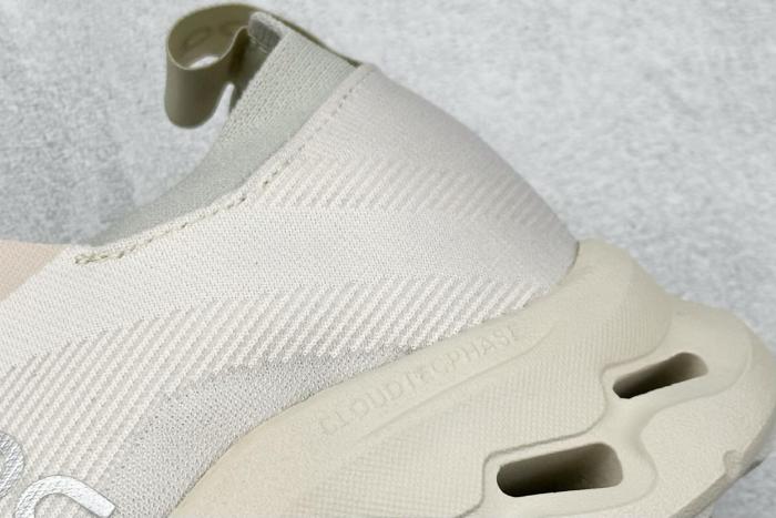 On Running Cloudtilt Loewe Sand