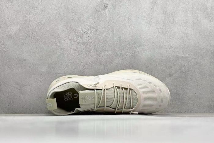 On Running Cloudtilt Loewe Sand