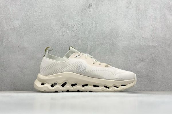 On Running Cloudtilt Loewe Sand