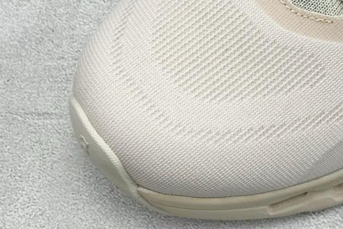 On Running Cloudtilt Loewe Sand