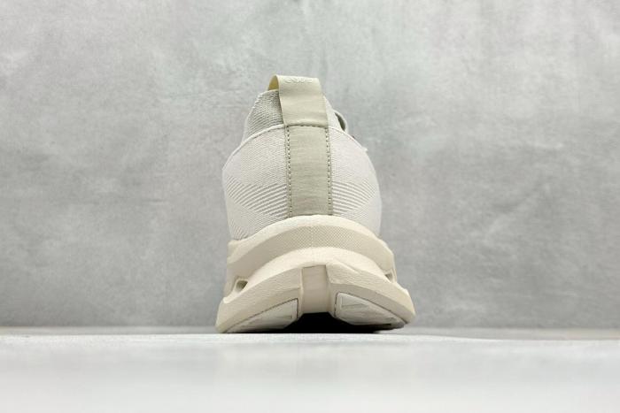 On Running Cloudtilt Loewe Sand