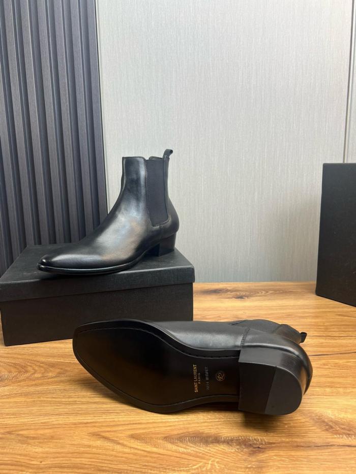 SAINT LAURENT Wyatt Chelsea Boots IN SMOOTH LEATHER