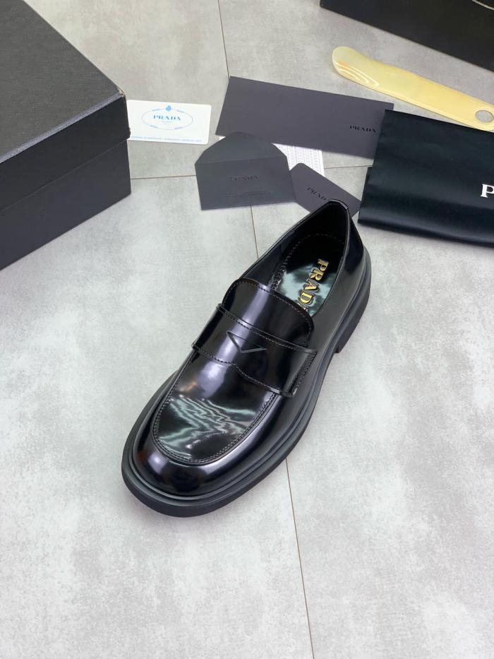 PRADA Men's Casual Shoes Men's Low top Black