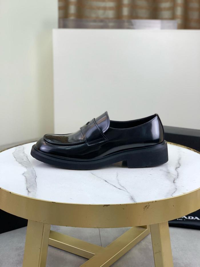 PRADA Men's Casual Shoes Men's Low top Black