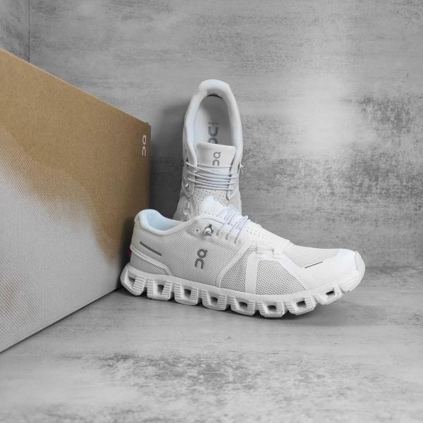 On Running Cloud 5 Ice White