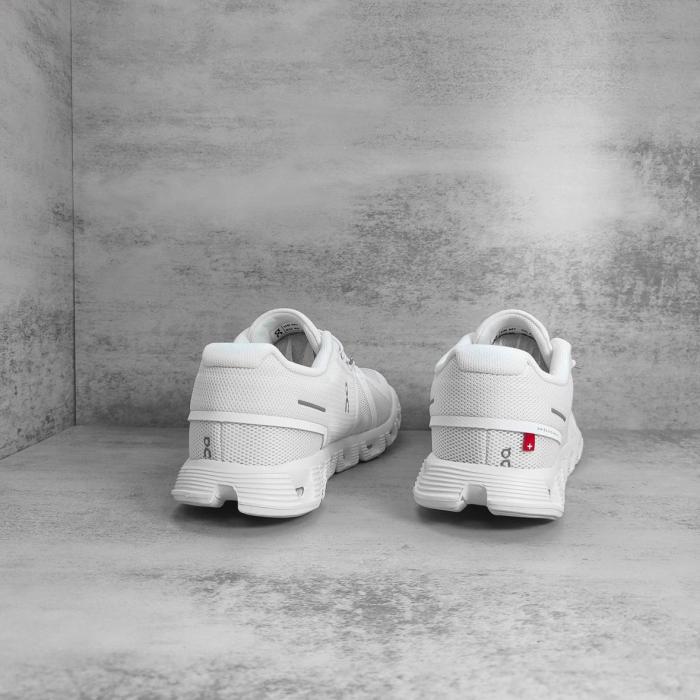 On Running Cloud 5 Ice White