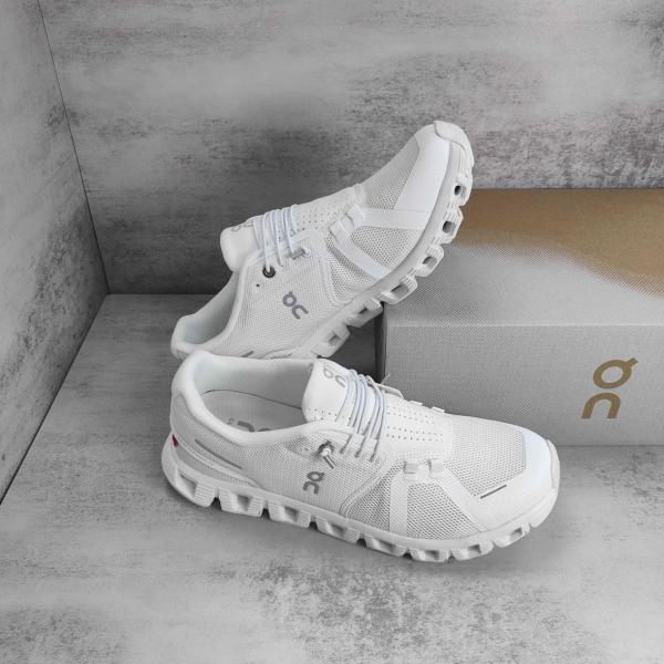 On Running Cloud 5 Ice White