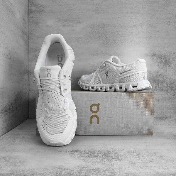 On Running Cloud 5 Ice White