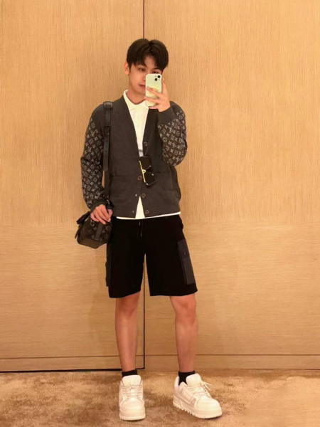  Clothes Louis Vuitton 20250922-3