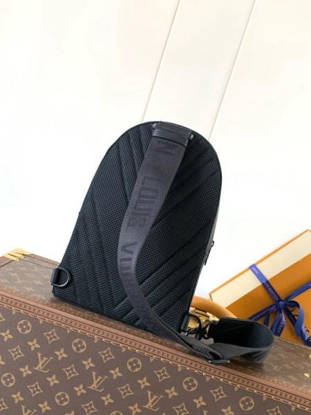 LOUIS VUITTON PILOT Adjustable Shoulder Strap Zipper Closure Cowhide Crossbody Chest Bag Regular Men's Black M23736 size 20*4*30 cm