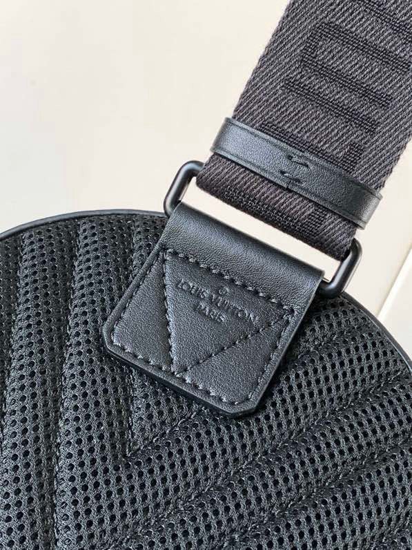 LOUIS VUITTON PILOT Adjustable Shoulder Strap Zipper Closure Cowhide Crossbody Chest Bag Regular Men's Black M23736 size 20*4*30 cm