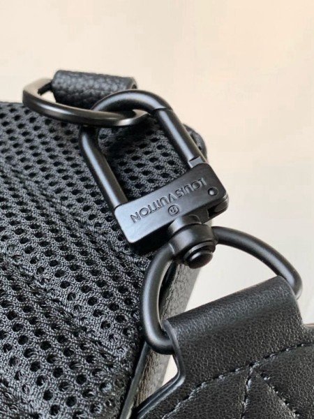 LOUIS VUITTON PILOT Adjustable Shoulder Strap Zipper Closure Cowhide Crossbody Chest Bag Regular Men's Black M23736 size 20*4*30 cm