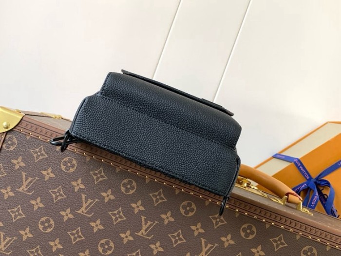 LOUIS VUITTON PILOT Adjustable Shoulder Strap Zipper Closure Cowhide Crossbody Chest Bag Regular Men's Black M23736 size 20*4*30 cm