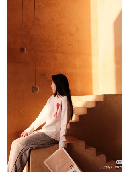 AMIPARIS Crewneck Sweater