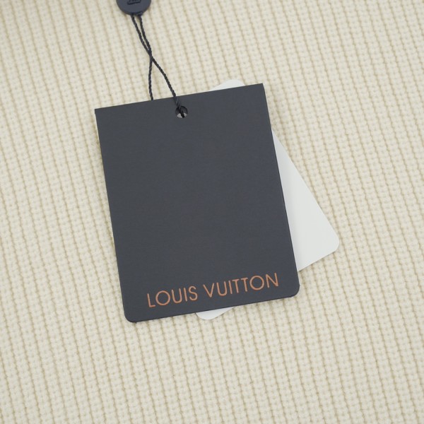 Clothes LOUIS VUITTON  20251020