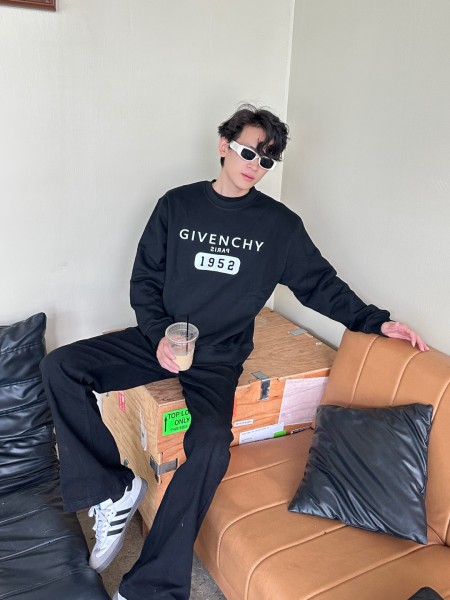 Clothes Givenchy 20251022