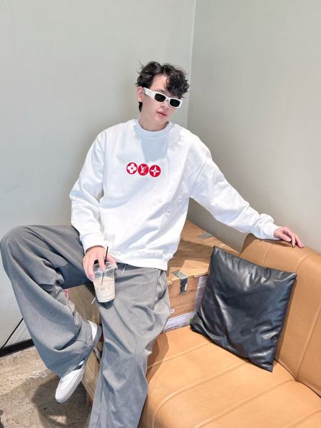 Clothes Louis Vuitton  20251022