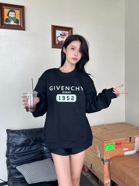 Clothes Givenchy 20251022