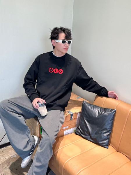 Clothes  Louis Vuitton  20251022