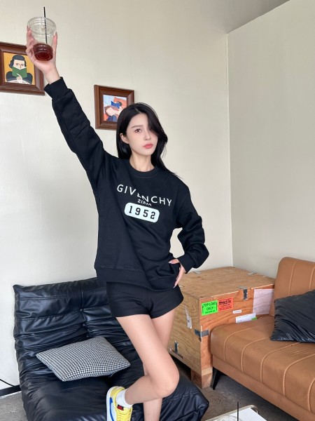 Clothes Givenchy 20251022