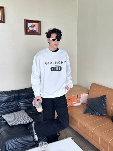 Clothes Givenchy 20251022
