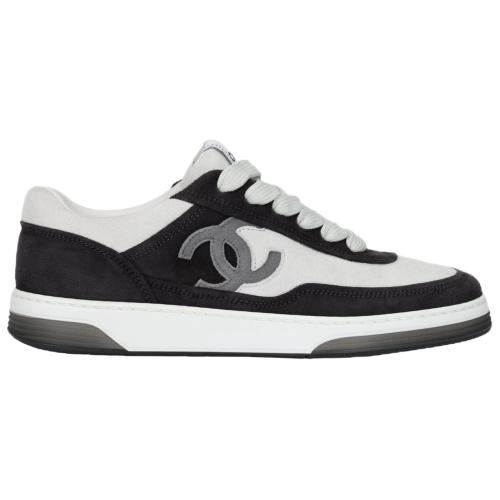 CHANEL 23P Low Top Stylish Skateboarding Shoes Women's Black White