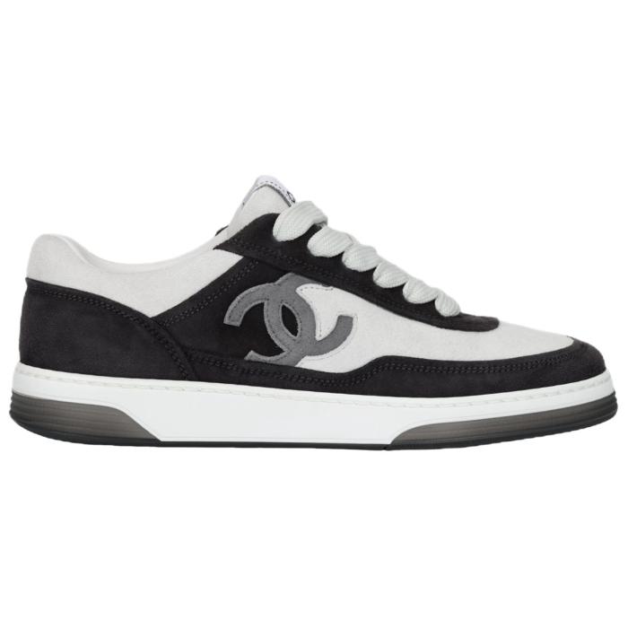 CHANEL 23P Low Top Stylish Skateboarding Shoes Women's Black White