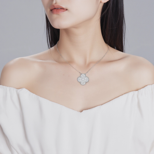 Van Cleef & Arpels Pre owned 18K White Gold Alhambra Diamond Necklace