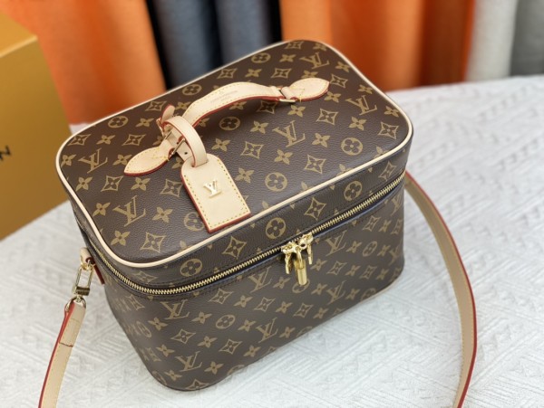 Louis Vuitton Nice Vanity M44935 size 31.5*20*21 cm