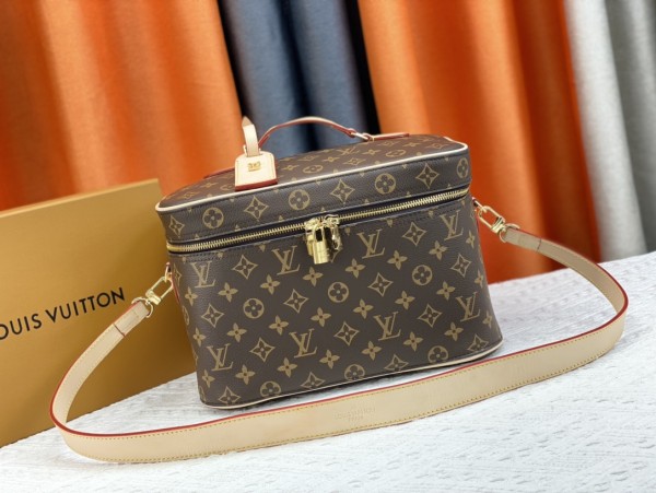 Louis Vuitton Nice Vanity M44935 size 31.5*20*21 cm