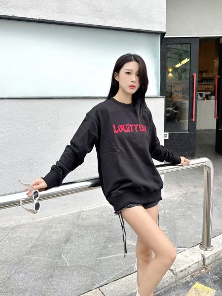 Clothes Louis Vuitton 20251105