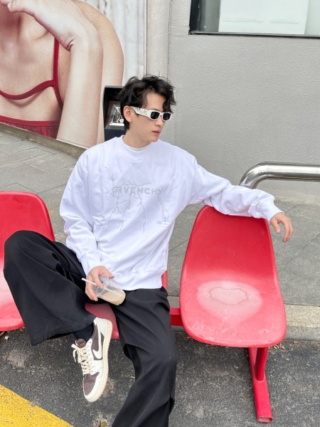 Clothes Givenchy 20251105