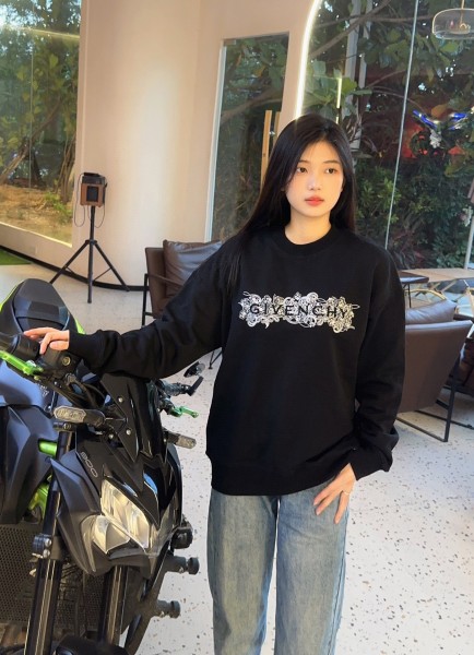 Clothes GIVENCHY 20251106