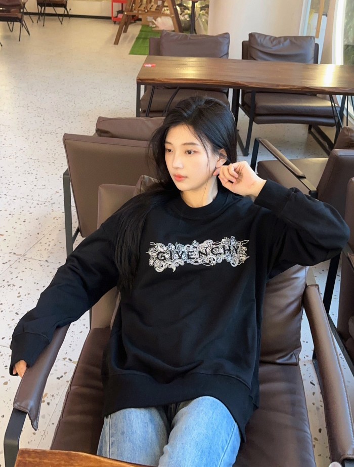 Clothes GIVENCHY 20251106